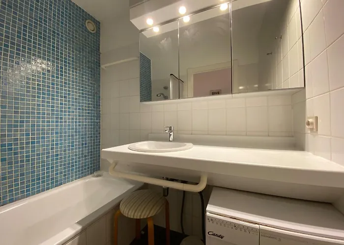 In Near The Apartman